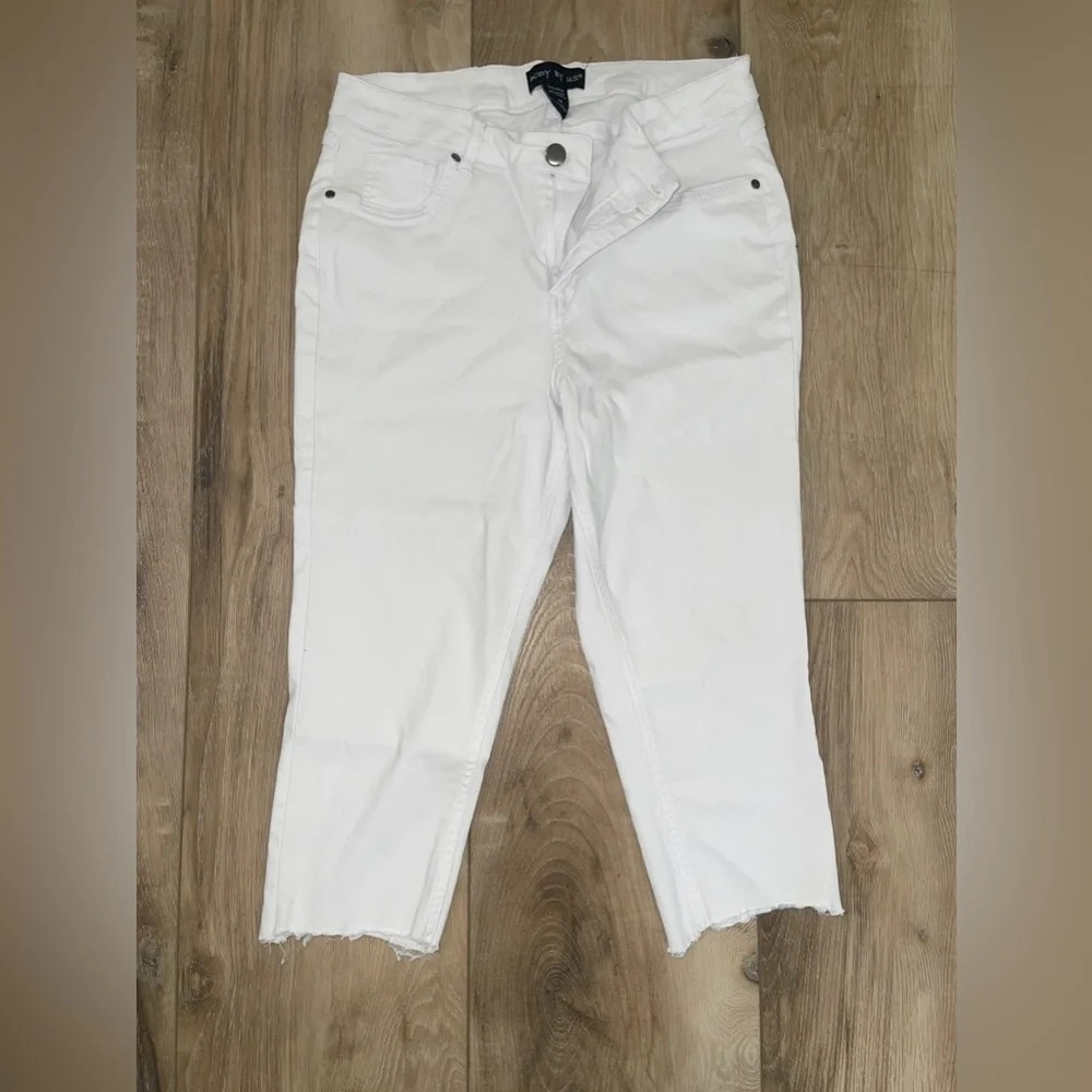 BODY BY US Plus size white womens capris